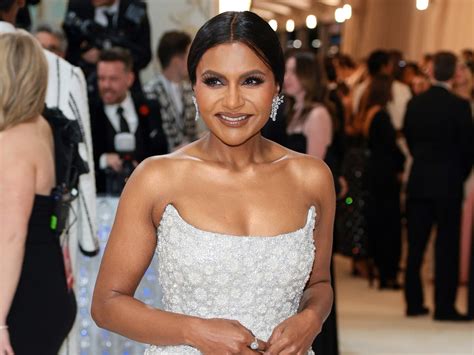 mindy ozempic|Mindy Kaling shuts down question about her weight。